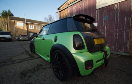 mini wrap in carbon fibre and pearl green